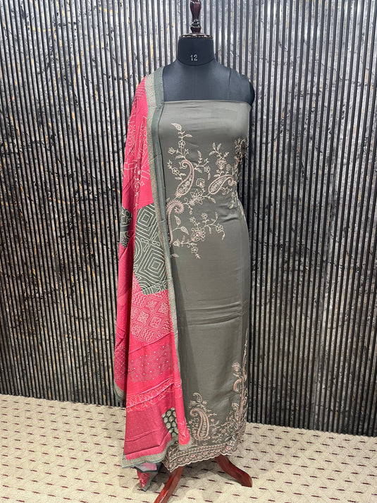 Pashmina suit with pashmina stall