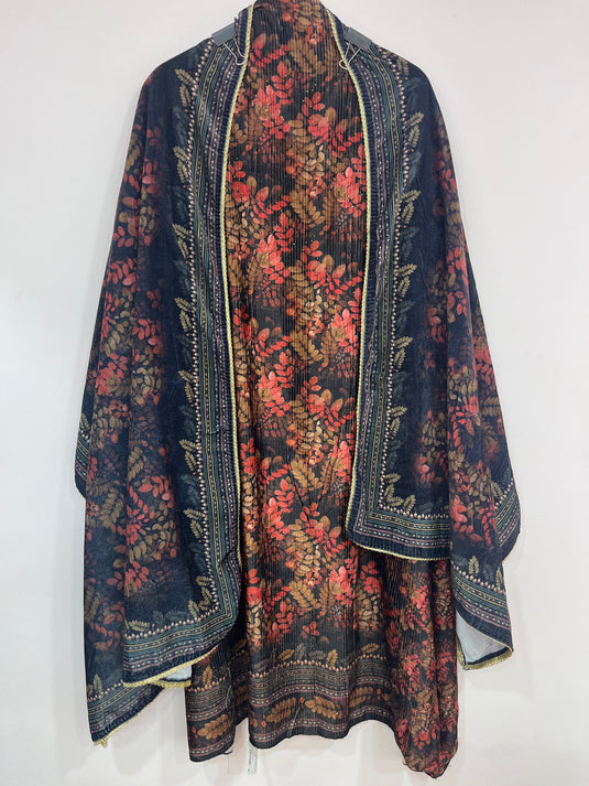 Printed velvet suit with velvet stall