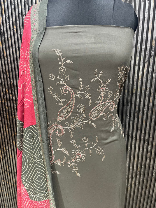 Pashmina suit with pashmina stall