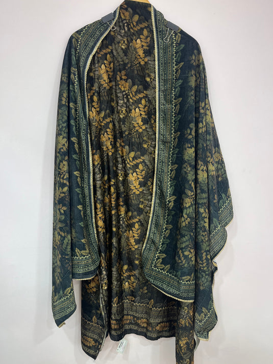 Printed velvet suit with velvet stall