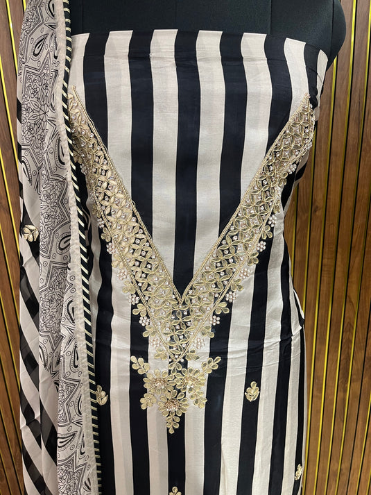 V neck suit paired up with organza duputta