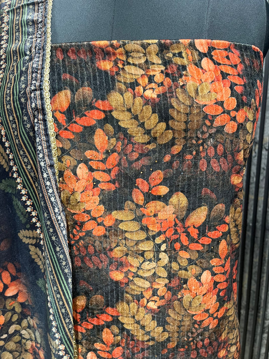 Printed velvet suit with velvet stall