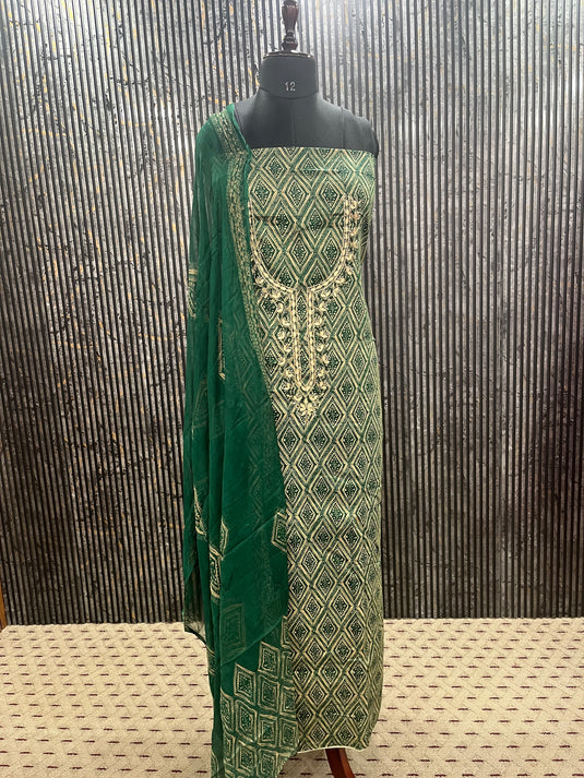 Cotton suit with work on the neck