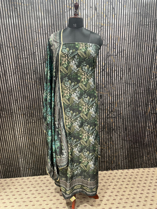 Printed velvet suit with velvet stall