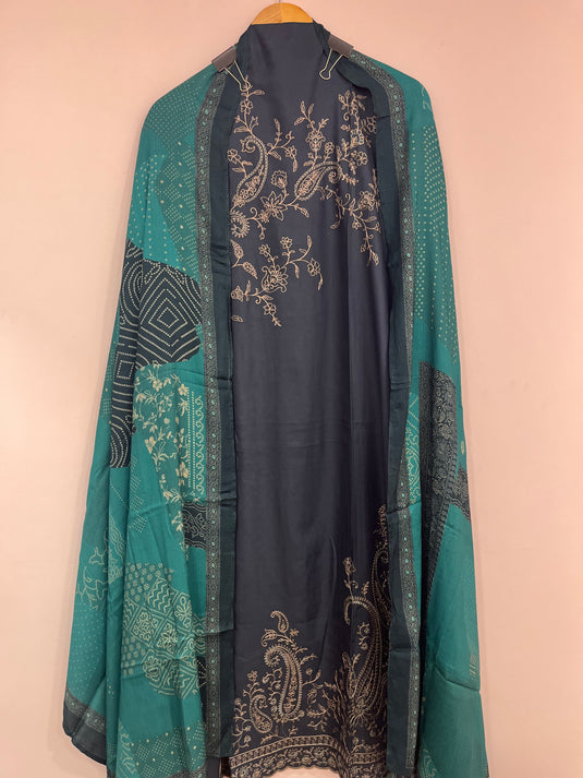 Pashmina suit with pashmina stall