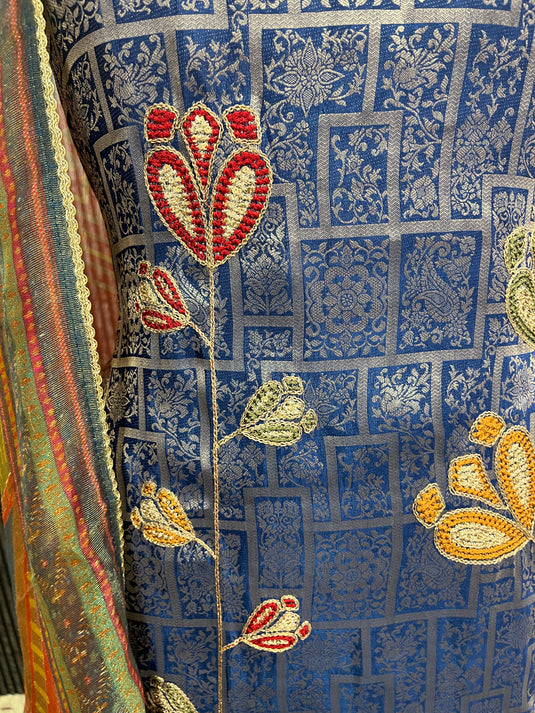 Classic silk suit with fine embroidery on ghera