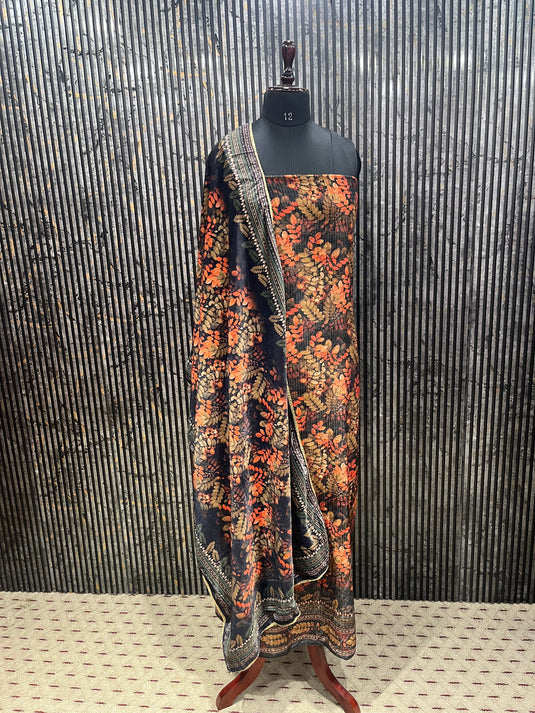 Printed velvet suit with velvet stall