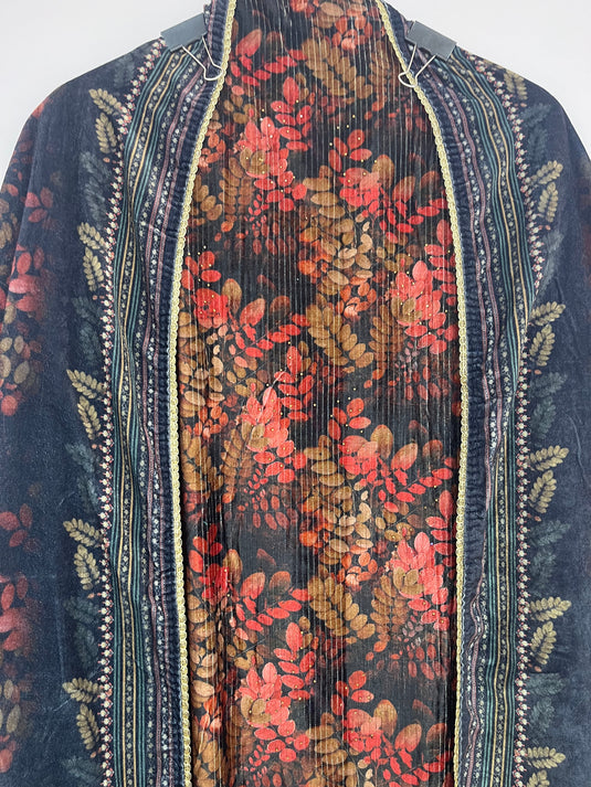 Printed velvet suit with velvet stall