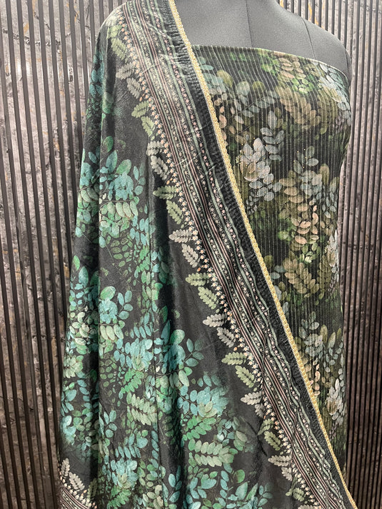 Printed velvet suit with velvet stall