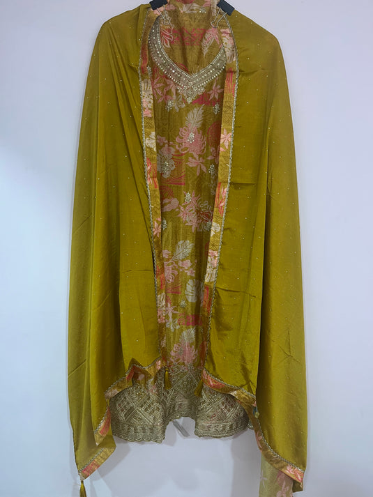 Elegance in Muslin – Soft-Touch Suit Set in Four Timeless Shades