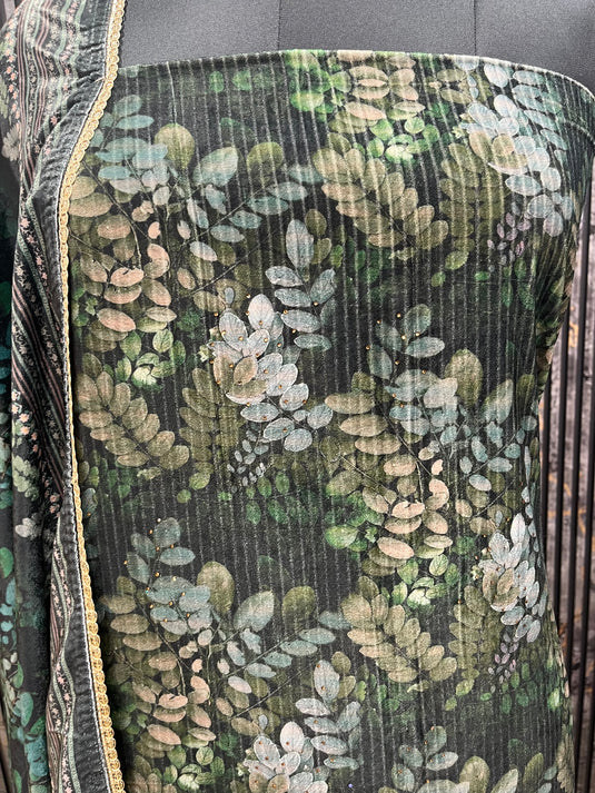 Printed velvet suit with velvet stall