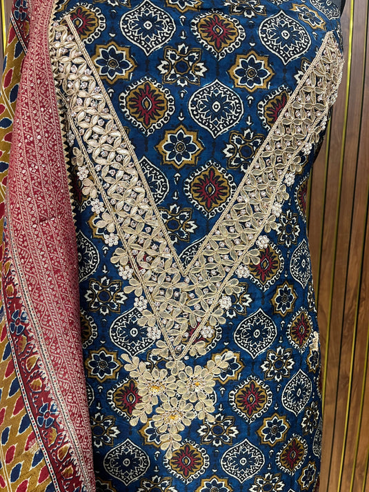 V neck suit paired up with silk duputta