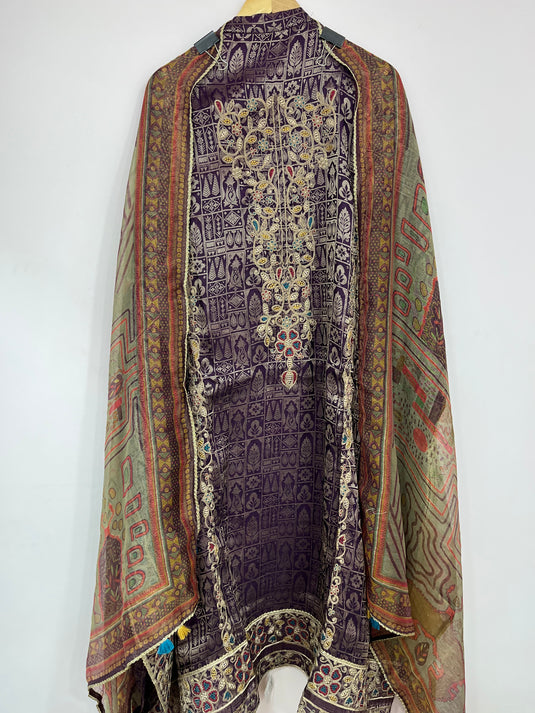 Classic silk suit with fine embroidery on ghera