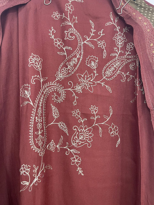 Pashmina suit with pashmina stall